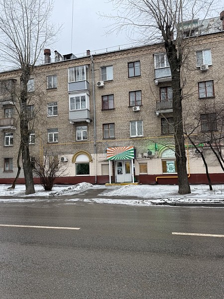 Коминтерна 14 первый этаж 65м.