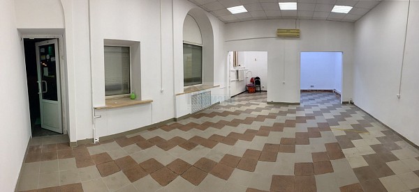 Коминтерна 14 первый этаж 65м.