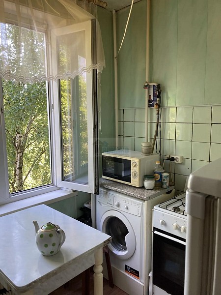 Дубнинская 16к5  трёшка