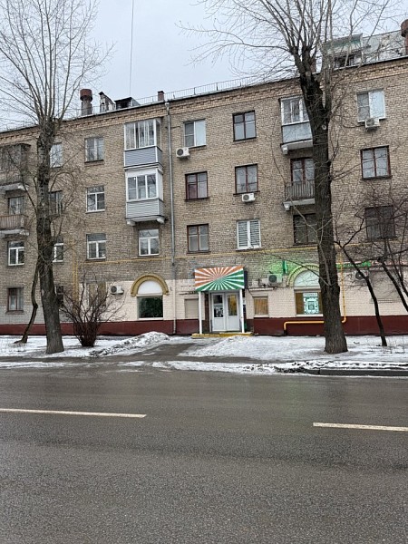 Коминтерна 14 первый этаж 65м.